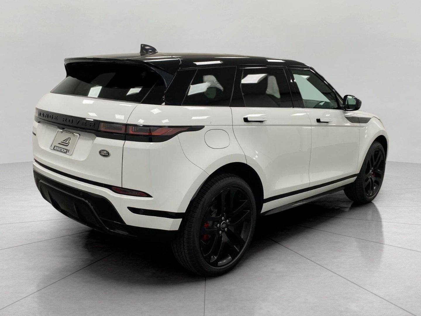 Used 2023 Land Rover Range Rover Evoque R-Dynamic SE AWD/4WD image 4