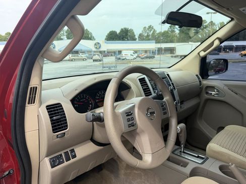 Used 2015 Nissan Frontier SV RWD image 11
