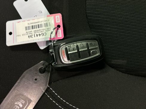 Used 2023 Chrysler Pacifica Touring image 22