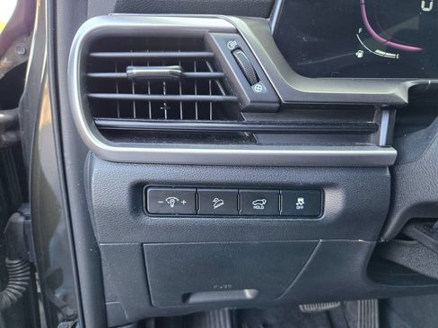 Used 2025 Kia Telluride S FWD image 16