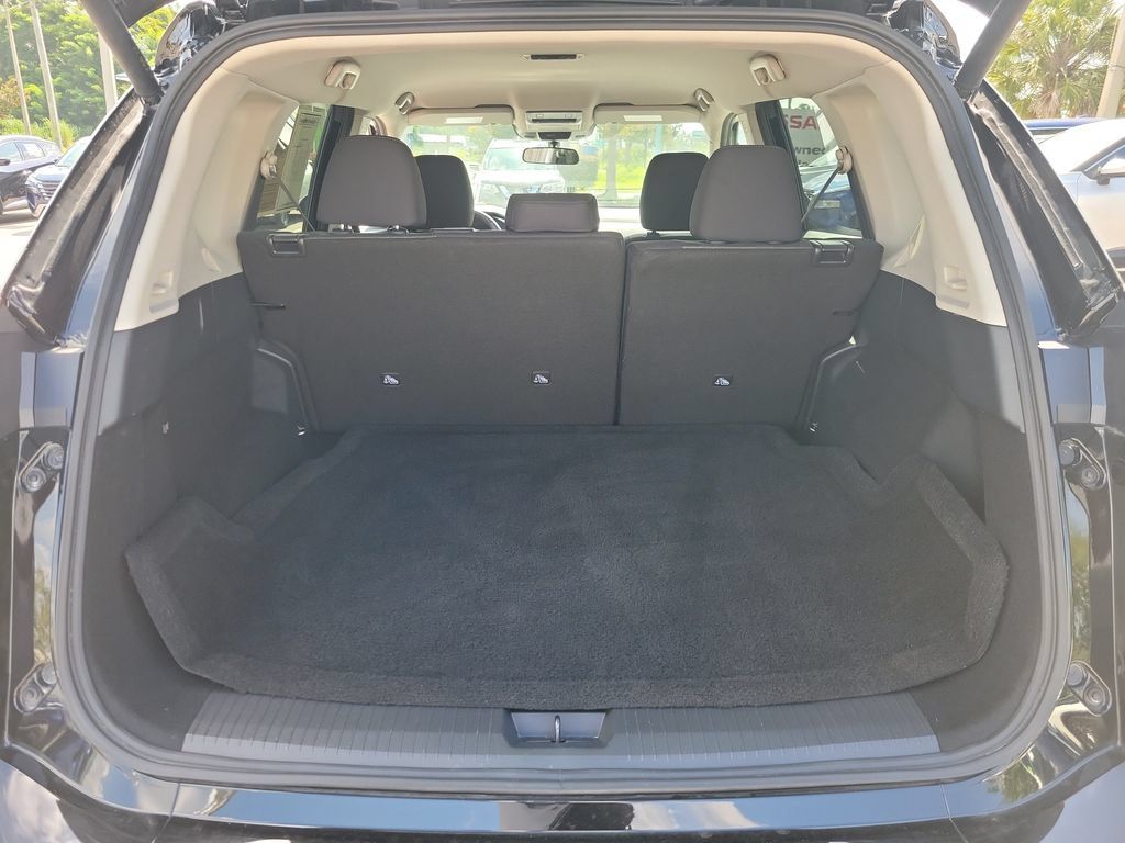 Certified 2026 Nissan Rogue SV AWD/4WD image 8