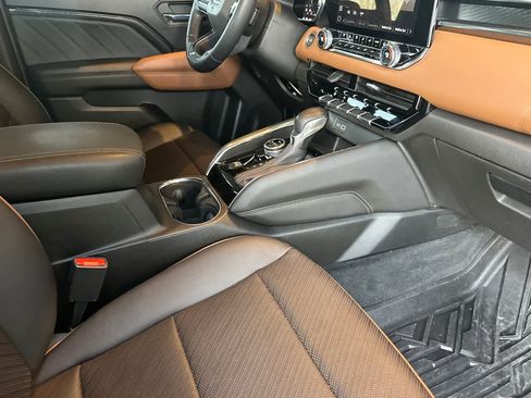 Used 2023 GMC Canyon AT4 w/ AT4 Premium Package image 15