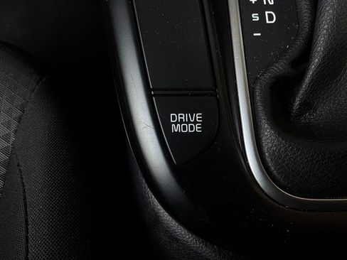 Used 2025 Kia Soul LX w/ LX Technology Package FWD image 21
