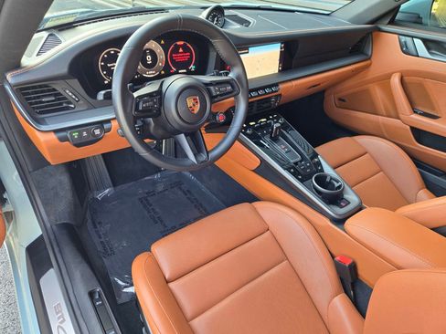 Certified 2025 Porsche 911 Carrera RWD image 4