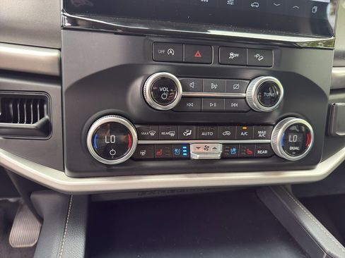 Used 2024 Ford Expedition XLT image 16