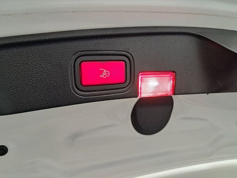 Used 2019 Mercedes-Benz C 300 4MATIC Cabriolet image 41