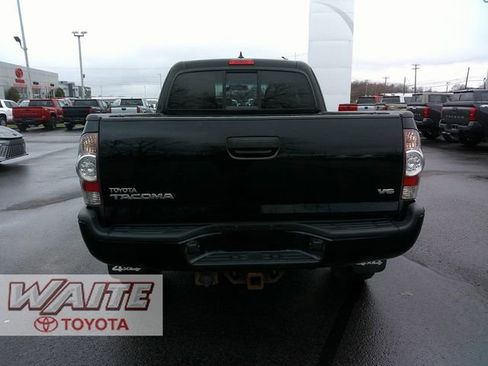 Used 2015 Toyota Tacoma TRD Sport w/ TRD Sport Package image 3