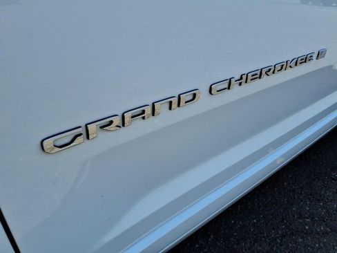 Used 2023 Jeep Grand Cherokee L Overland AWD/4WD image 10