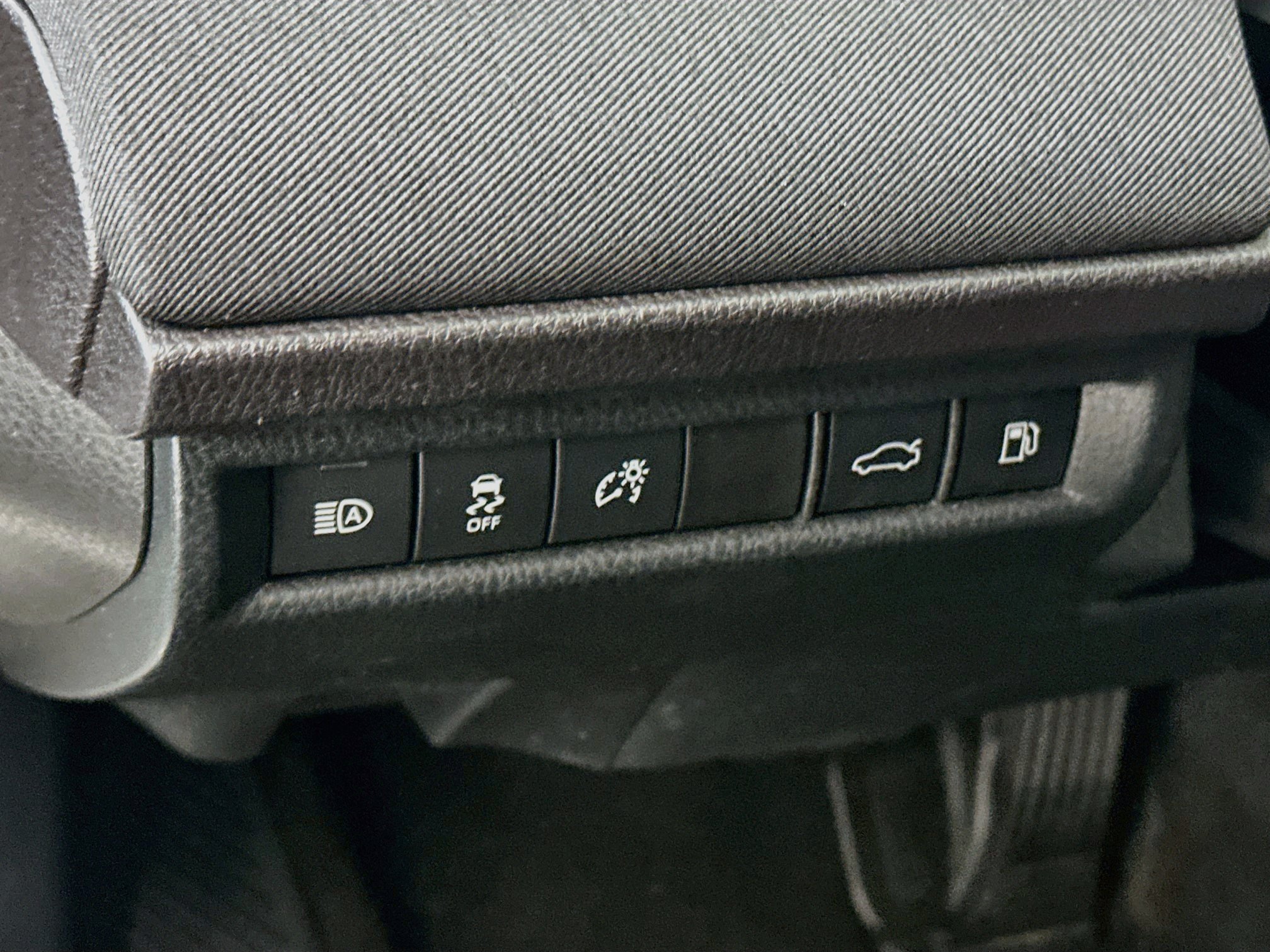 Used 2025 Toyota Camry LE FWD image 17