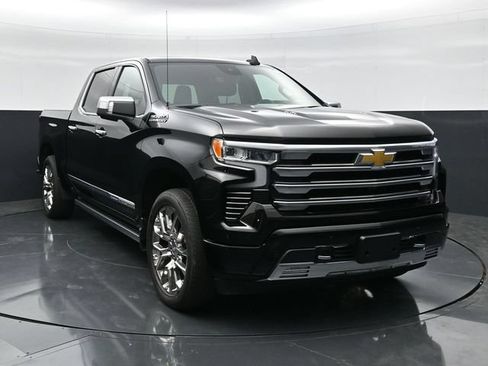 Used 2025 Chevrolet Silverado 1500 High Country AWD/4WD image 4