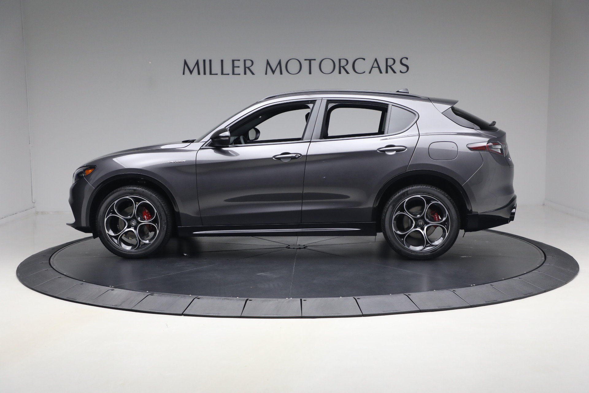 New 2026 Alfa Romeo Stelvio Sprint AWD/4WD image 3