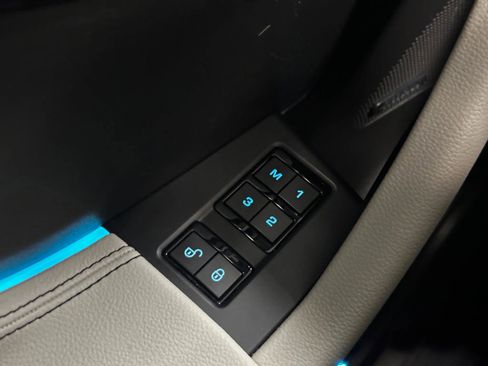 Used 2019 Jaguar F-PACE S image 33