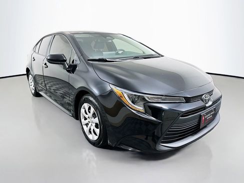 Used 2023 Toyota Corolla LE image 3