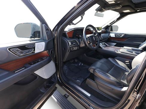 Certified 2024 Lincoln Navigator Reserve AWD/4WD image 11