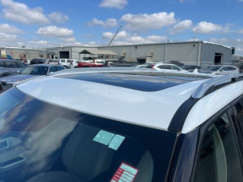 Used 2022 Ford Explorer Limited w/ Equipment Group 301A image 9