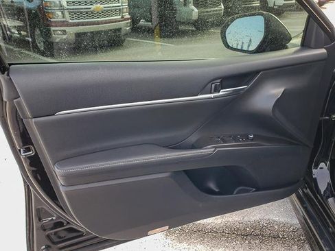 Used 2022 Toyota Camry XSE image 9