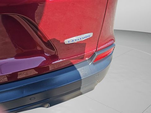 Used 2019 Jeep Cherokee Latitude Plus w/ Comfort/Convenience Group image 16