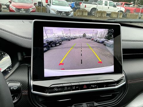 Used 2025 Jeep Compass Trailhawk image 14