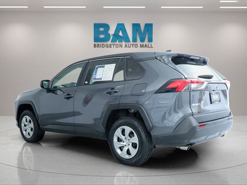 Used 2024 Toyota RAV4 LE AWD/4WD image 5