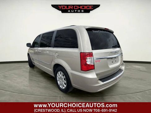 Used 2014 Chrysler Town & Country Touring FWD image 3