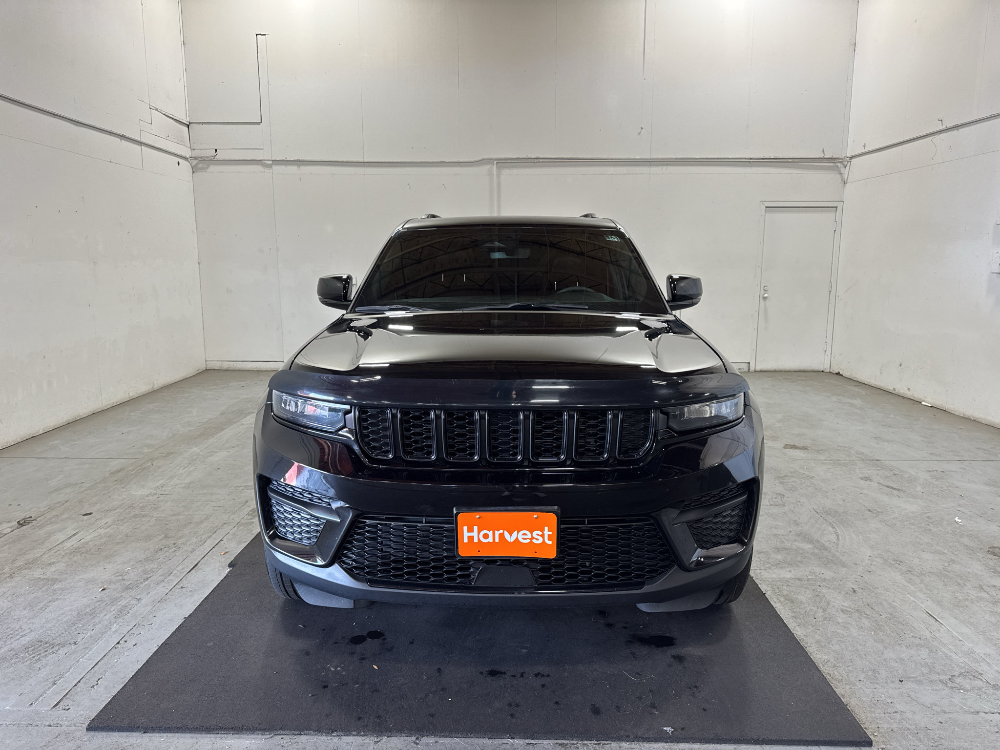 Used 2024 Jeep Grand Cherokee Altitude AWD/4WD image 2