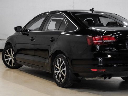 Used 2017 Volkswagen Jetta SE image 14
