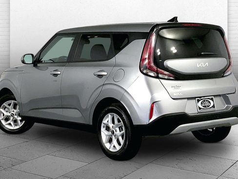 Certified 2025 Kia Soul LX w/ LX Technology Package FWD image 11