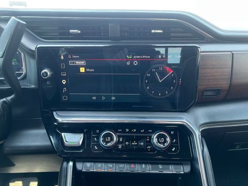 Used 2024 GMC Sierra 3500 Denali Ultimate AWD/4WD image 18
