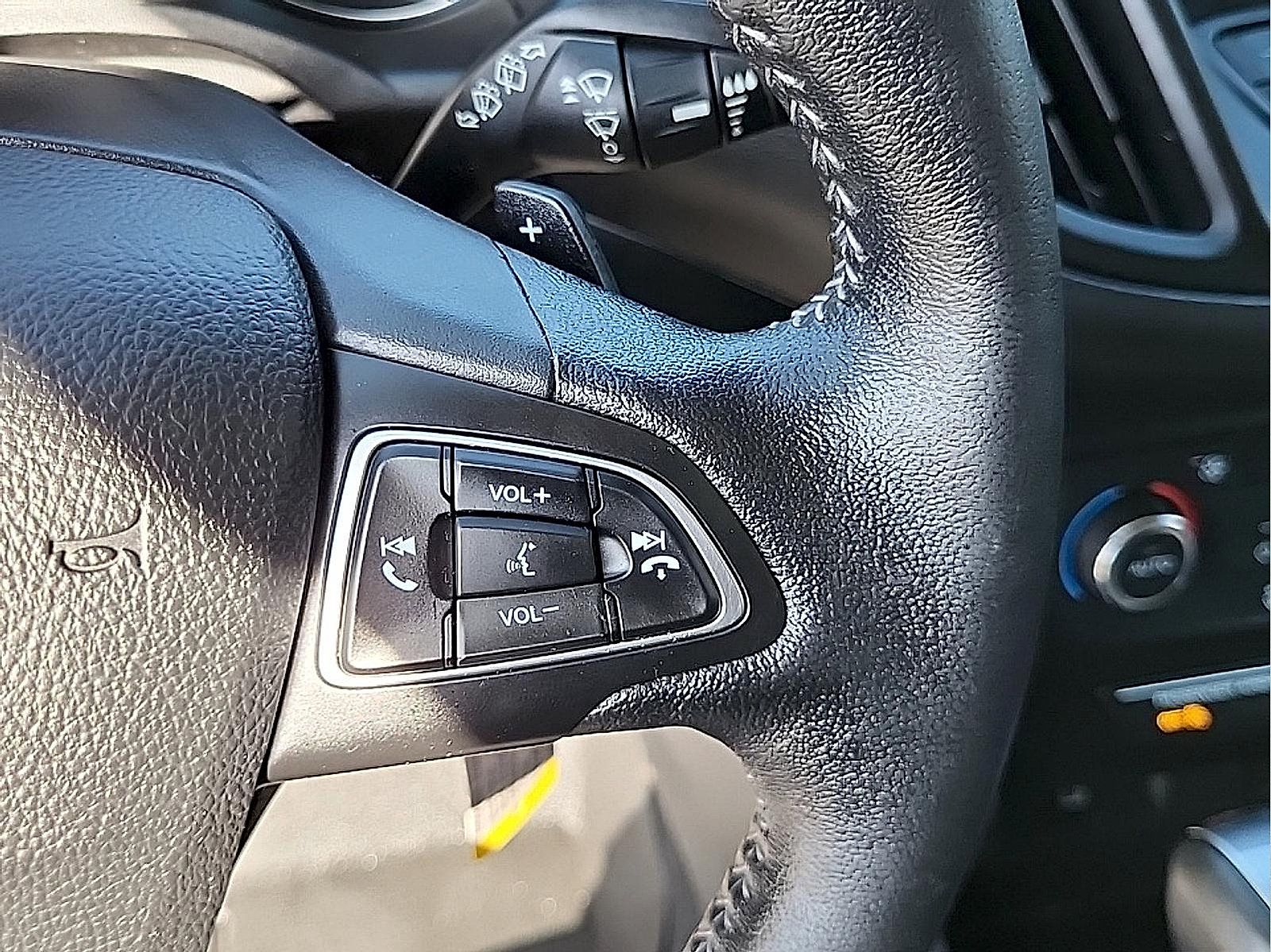 Used 2017 Ford Escape SE w/ Equipment Group 201A AWD/4WD image 17