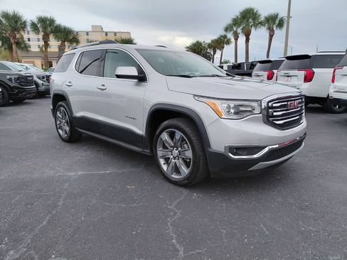 Used 2018 GMC Acadia SLT FWD image 2