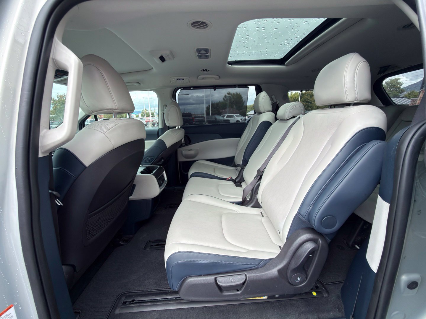 Used 2026 Kia Carnival SX FWD image 27