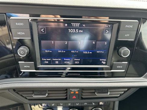 Used 2024 Volkswagen Jetta SE image 28