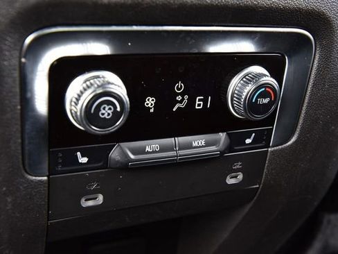 Used 2021 GMC Yukon Denali w/ Denali Premium Package image 28