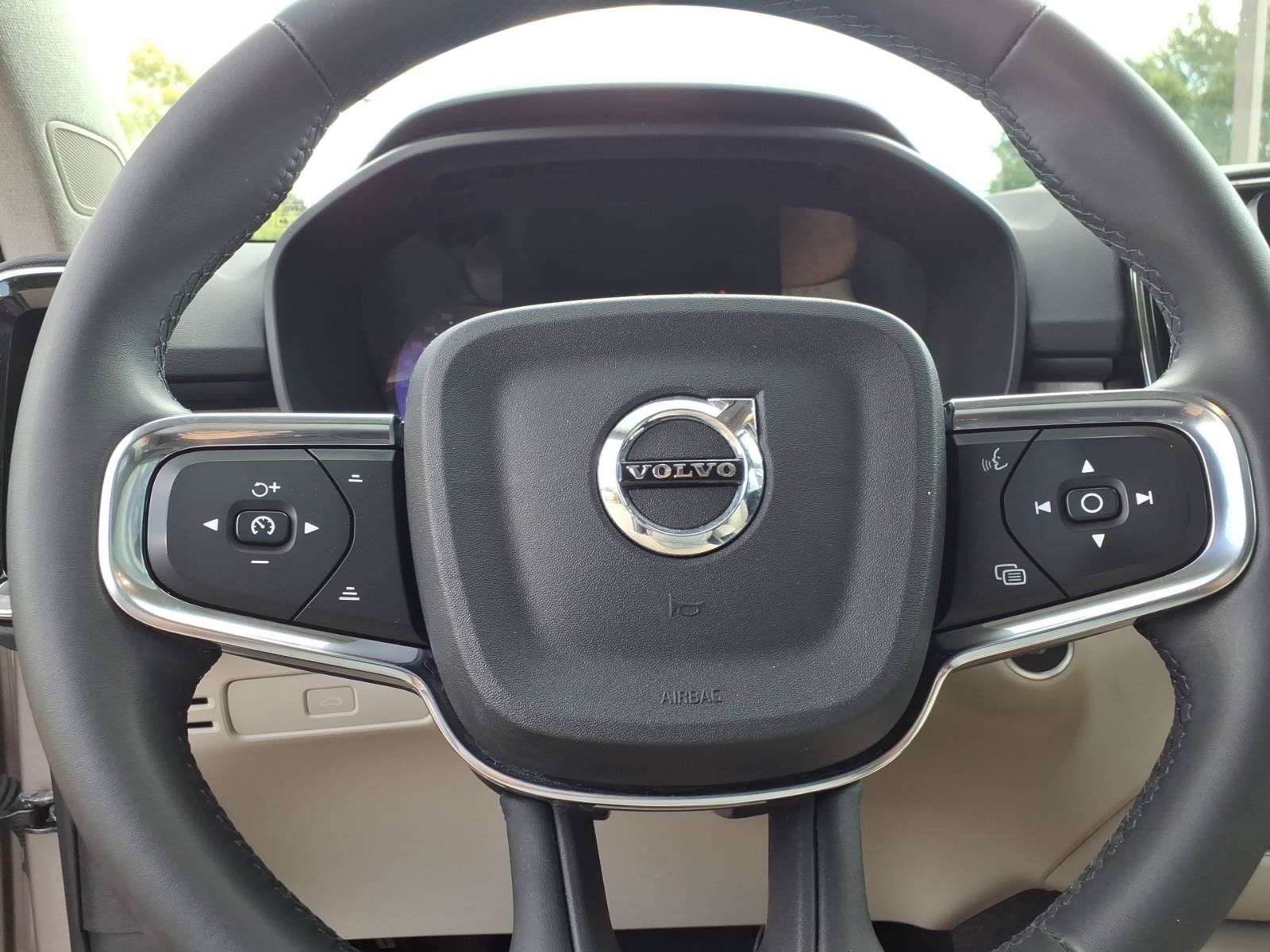 Certified 2024 Volvo XC40 B5 Ultimate w/ Protection Package Premier AWD/4WD image 27