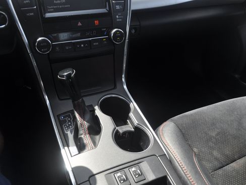 Used 2015 Toyota Camry XSE w/ Moonroof Package FWD image 24
