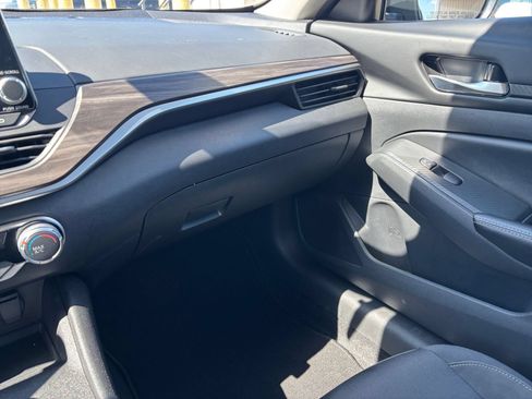 Used 2025 Nissan Altima 2.5 SV FWD image 35