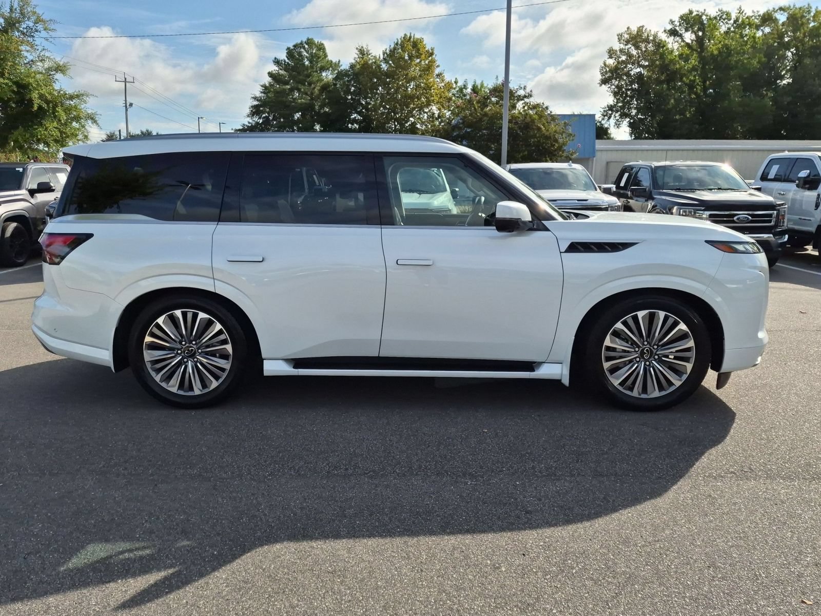 Used 2026 INFINITI QX80 Luxe w/ Cargo Package AWD/4WD image 2