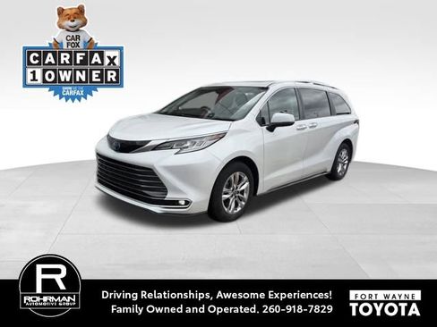Used 2023 Toyota Sienna Limited FWD image 1