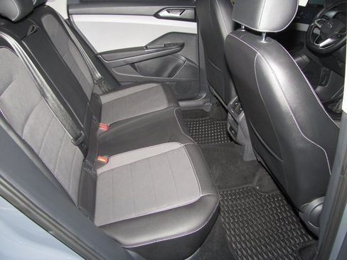 Used 2022 Volkswagen Taos SE image 17