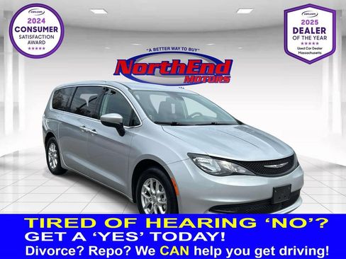 Used 2023 Chrysler Voyager LX FWD image 1