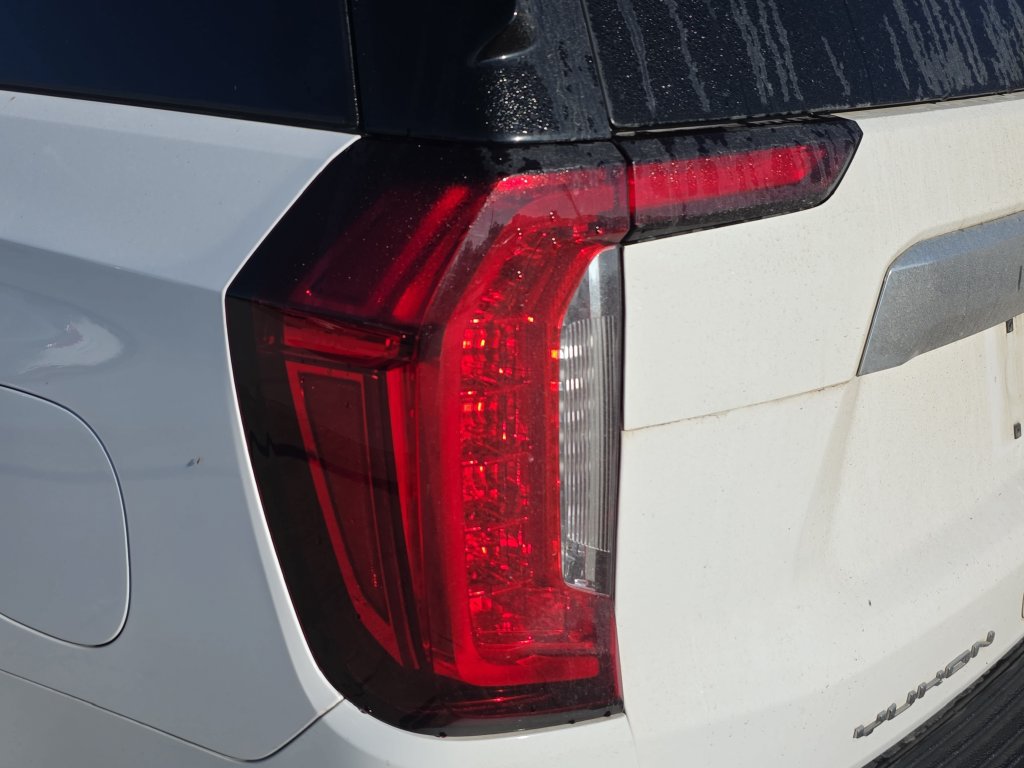 Used 2021 GMC Yukon Denali RWD image 16