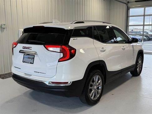 Used 2024 GMC Terrain SLT image 3