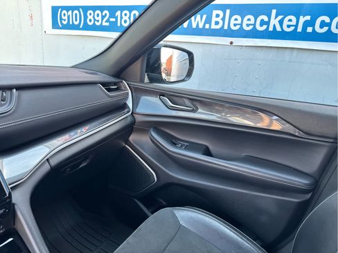 Used 2021 Jeep Grand Cherokee L Laredo AWD/4WD image 29