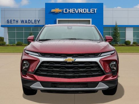 Used 2025 Chevrolet Blazer LT image 2