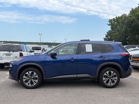 Used 2023 Nissan Rogue SV FWD image 2