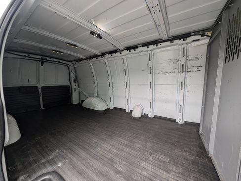 Used 2023 GMC Savana 2500 Extended RWD image 10