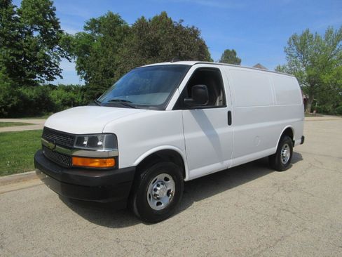 Used 2019 Chevrolet Express 2500 w/ Driver Convenience Package RWD image 5
