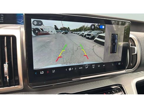 Used 2025 Ford Expedition Active AWD/4WD image 18