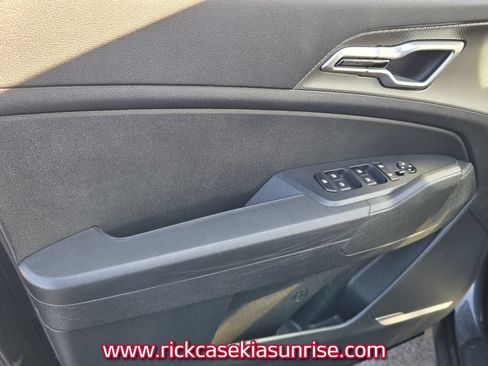 Used 2023 Kia Sportage LX FWD image 11