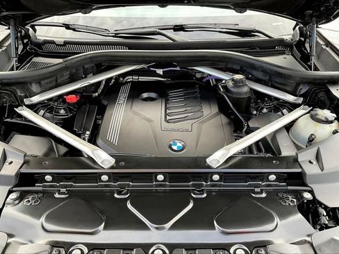 Used 2022 BMW X5 sDrive40i w/ M Sport Package RWD image 32